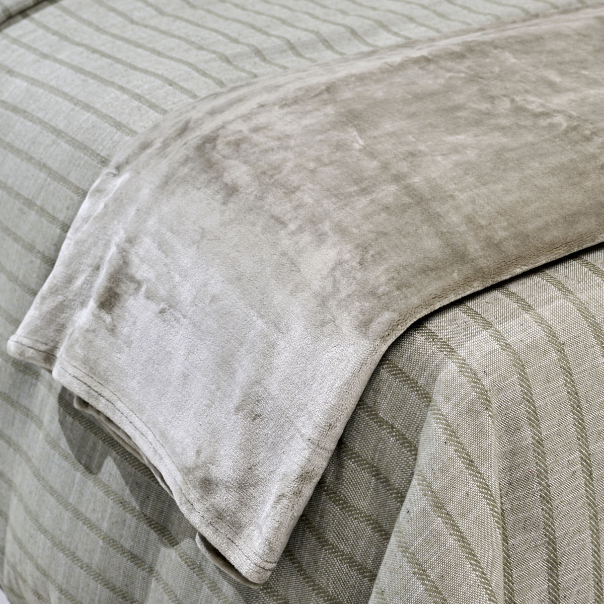 01 04 0082 Cobertor Supreme Cinza 002